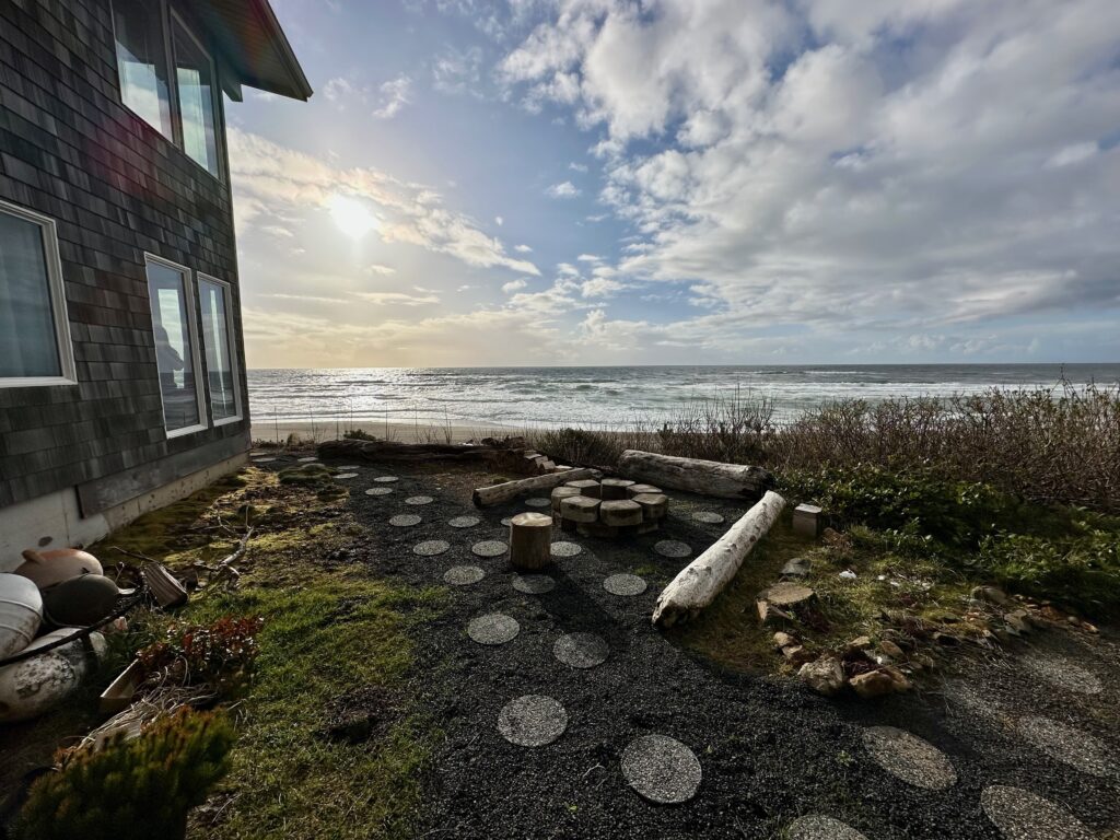 Enjoyfirepit with ocean view!